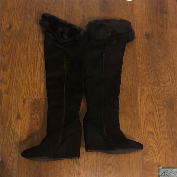 Knee high black boots - Picture 2 of 4
